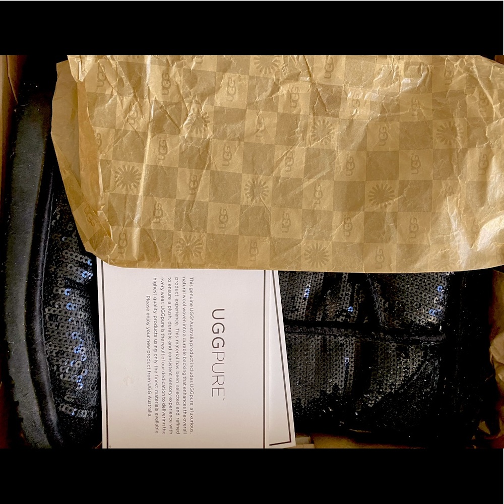 UGG CLASSIC SHORT SPARKLES